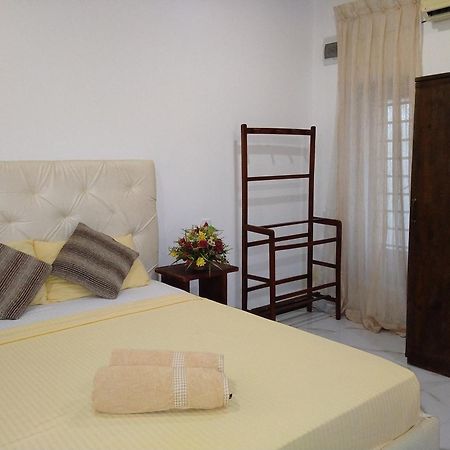 Living Home Negombo Room photo