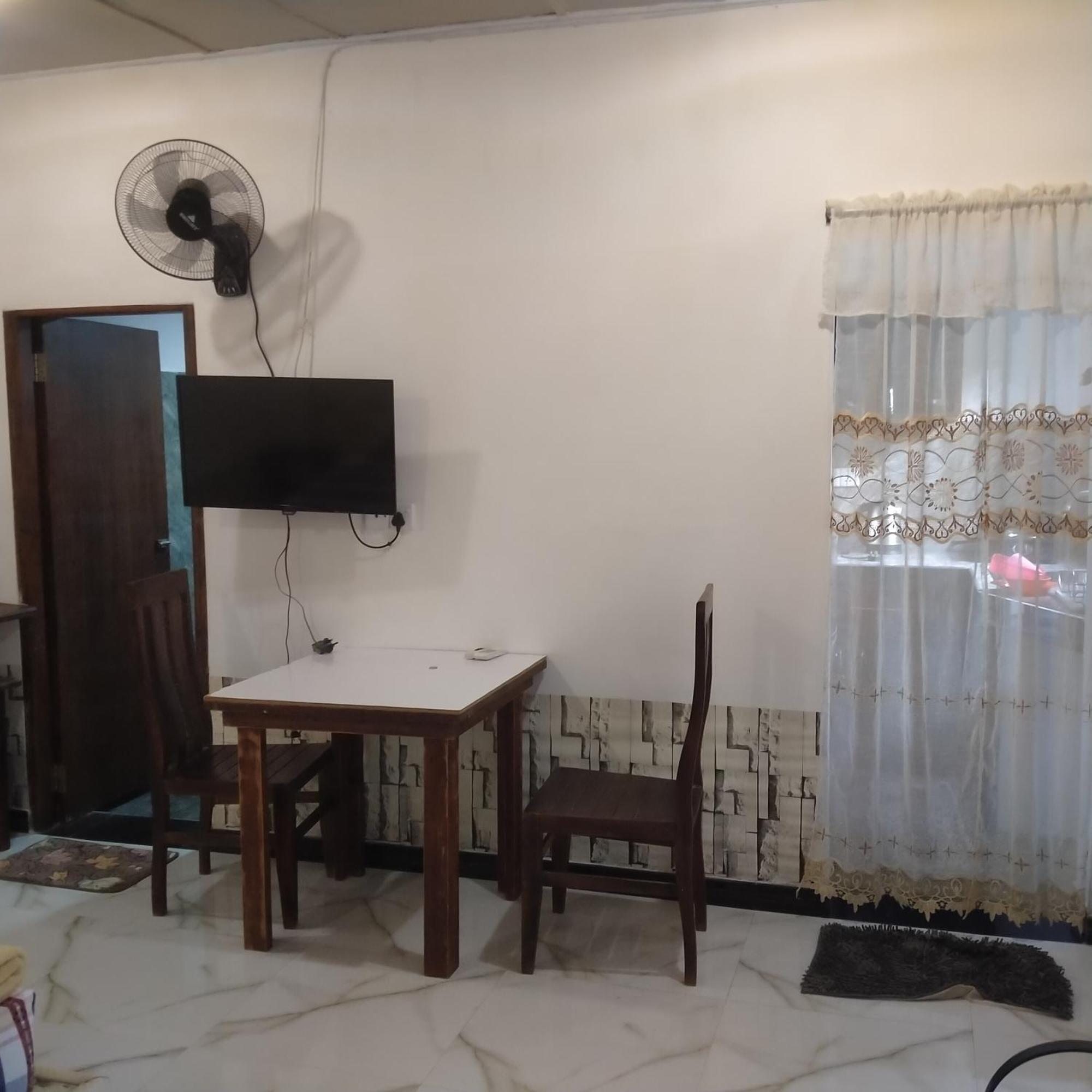 Living Home Negombo Room photo