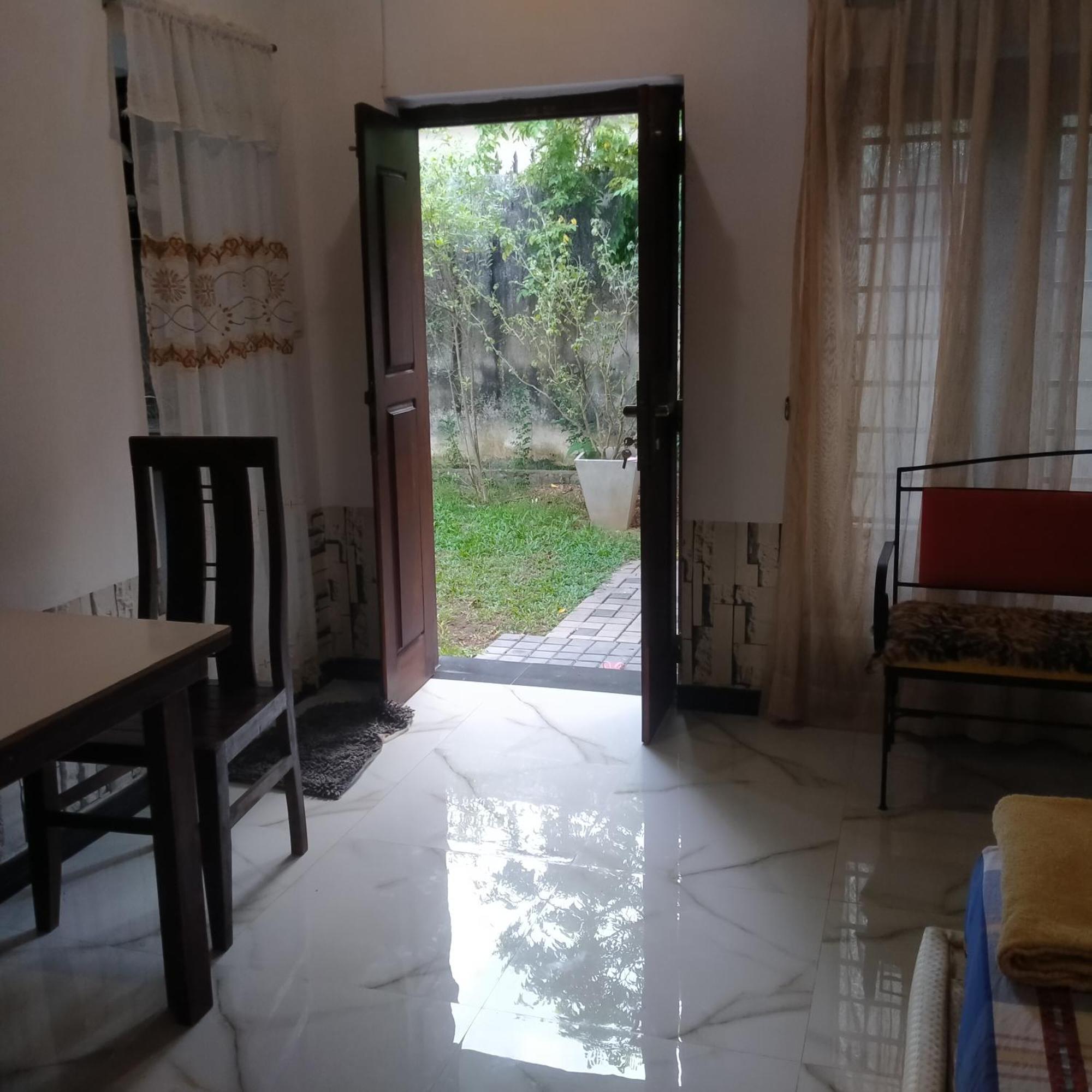 Living Home Negombo Room photo